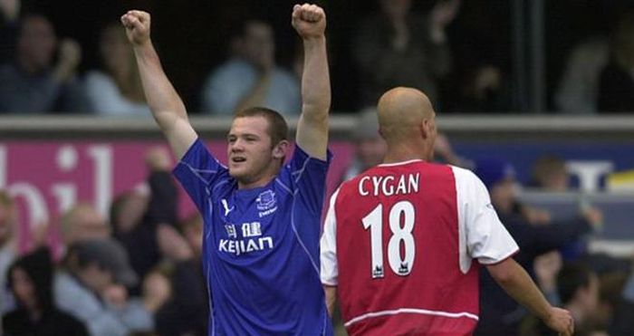 Rooney ăn mừng bàn thắng vào lưới Arsenal