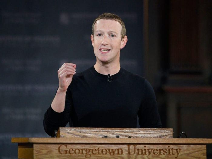  Mark Zuckerberg phát biểu trong phiên điều trần tại Washington. Ảnh: Business Insider. 