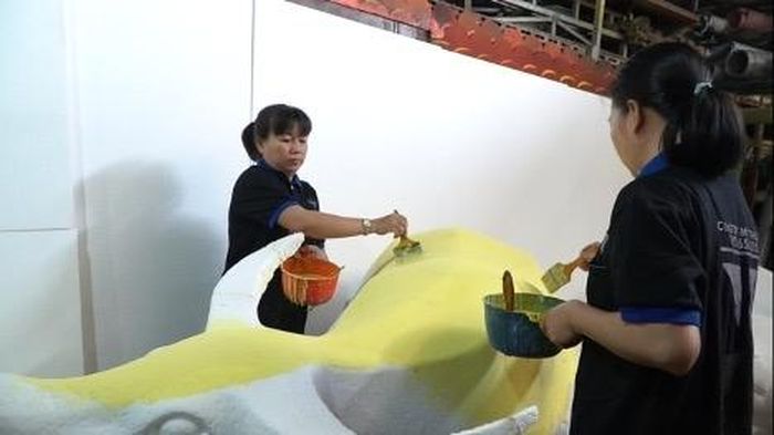  Mỗi công đoạn đều được làm cẩn thận và tỉ mỉ. (Ảnh: Nguyễn Huỳnh)