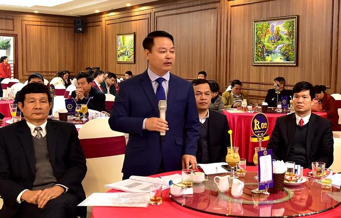 Lãnh đạo huyện Chiêm Hóa trả lời kiến nghị của doanh nghiệp. Ảnh: Thành Công.