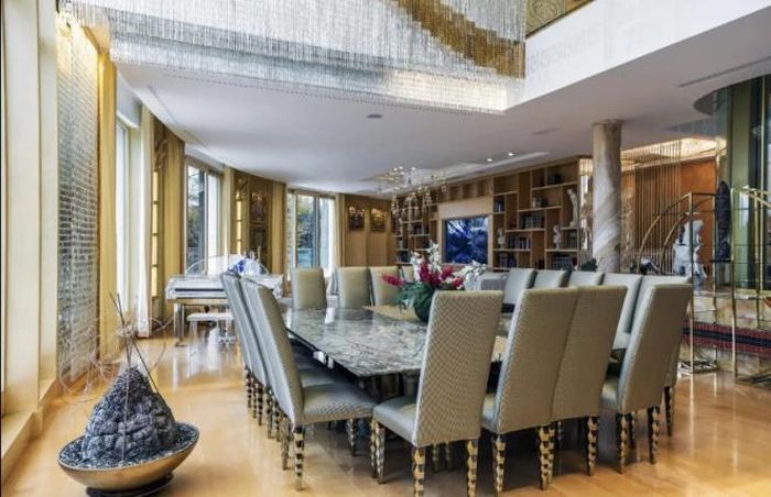 Với diện tích hơn 1.672m2, căn biệt thự được chia thành nhiều khu vực chức năng riêng biệt. (Ảnh: Homesandproperty)