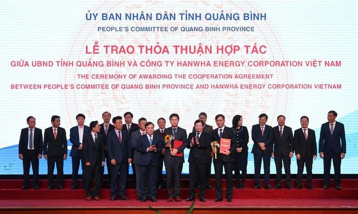  Trao thỏa thuận hợp tác giữa tỉnh Quảng Bình và Công ty Hanwha Energy Corporation Việt Nam