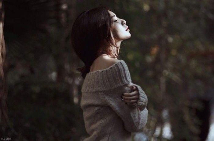  Anh tưới tắm tôi bằng tất cả sự dịu dàng mà tôi chưa bao giờ được nhận từ chồng mình. (Ảnh minh họa)