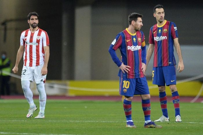 Trước mắt, Messi chắc chắn vắng mặt trong trận Barca đối đầu Cornella ở Copa del Rey. Dựa theo điều 98, bộ luật xử phạt của La Liga, ban tổ chức có thể cấm Messi từ 2-4 trận. 