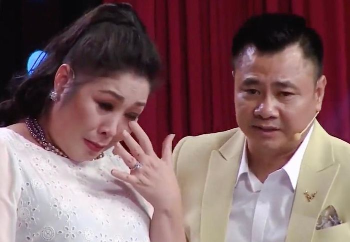  NSND bật khóc ở Ký ức vui vẻ. 