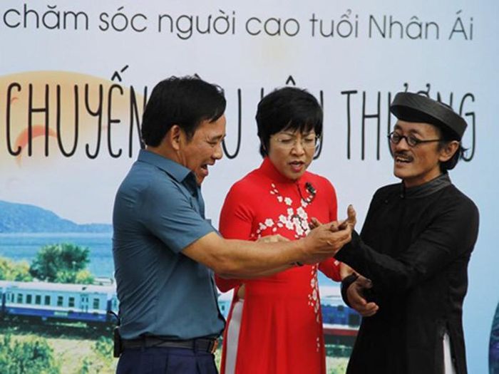 Giang Còi cho biết, anh và Quang Tèo vẫn gắn bó sau nhiều năm chơi với nhau. Ảnh: Tiền Phong