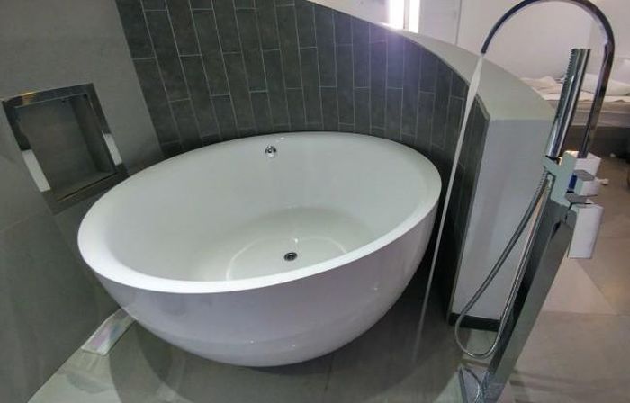 Chiếc bồn tắm không bao giờ có nước.