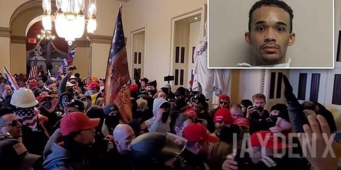 John Sullivan, 26 tuổi, Sullivan bị cáo buộc tham gia và khuyến khích những kẻ bạo loạn khi họ quét qua Điện Capitol.