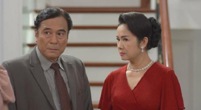 NSND Thu Hà đảm nhận vai bà Bạch Cúc trong phim "Hướng dương ngược nắng". Đây là vai diễn hoàn toàn khác với các nhân vật mà chị từng đảm nhận trong suốt mấy chục năm gắn bó với nghệ thuật. Bạch Cúc là người phụ nữ mạnh mẽ, quyết đoán, không từ thủ đoạn để đạt được điều mình muốn, đam mê quyền lực nhưng cũng là người phụ nữ chịu nhiều tổn thương, hết lòng bảo bọc, chăm lo cho các con. Diễn xuất của NSND Thu Hà nhận được nhiều sự tán thưởng của khán giả xem truyền hình.