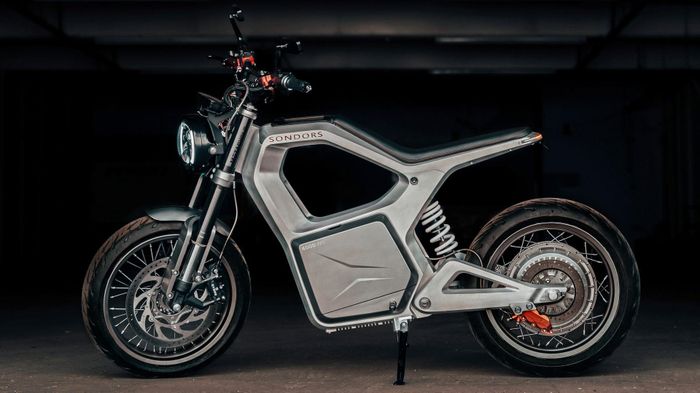 Metacycle là mẫu xe máy điện được sản xuất bởi Sondors, một công ty khởi nghiệp có trụ sở tại bang California, Mỹ. Giá khởi điểm của Sondors Metacycle là 5.000 USD. Điểm nổi bật Metacycle là khung sườn làm bằng nhôm nguyên khối và sử dụng các chi tiết carbon để giảm khối lượng. Nhờ đó, xe chỉ nặng 91 kg.