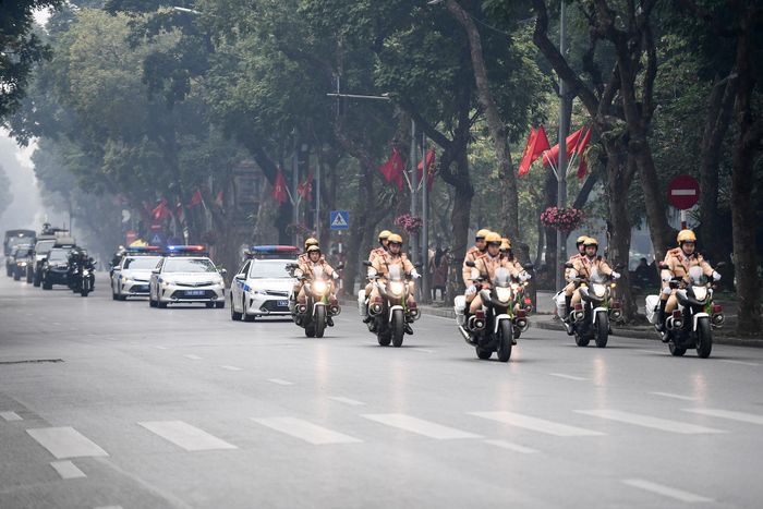 "Ra quân làm nhiệm vụ bảo vệ Đại hội Đảng XIII, công an thủ đô đặt mục tiêu nêu cao tinh thần trách nhiệm, toàn tâm, toàn trí, toàn lực phấn đấu với phương châm hành động “chỉ biết còn Đảng thì còn mình”, hoàn thành vinh dự Đảng, Nhà nước và nhân dân giao phó”, đại tá Nguyễn Thanh Tùng, Phó giám đốc Công an Hà Nội, nói. Ảnh: Đức Anh.