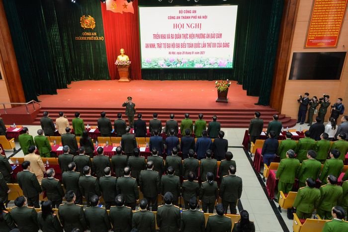 Sáng 20/1, Công an Hà Nội tổ chức lễ ra quân bảo vệ an toàn Đại hội đại biểu toàn quốc lần thứ XIII của Đảng. Ảnh: Việt Hùng.
