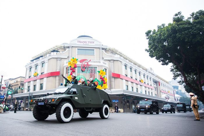 Trong thời gian diễn ra Đại hội Đảng toàn quốc lần thứ XIII, Công an Hà Nội huy động hàng nghìn cán bộ chiến sĩ thuộc các đơn vị nghiệp vụ, công an các quận, huyện ứng trực 24/24 tới khi kết thúc sự kiện. Ảnh: Đức Anh.
