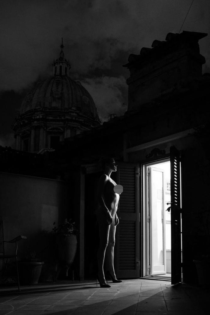 "Beauty in moolight" (Người đẹp trong ánh trăng) của Sean Glacio.