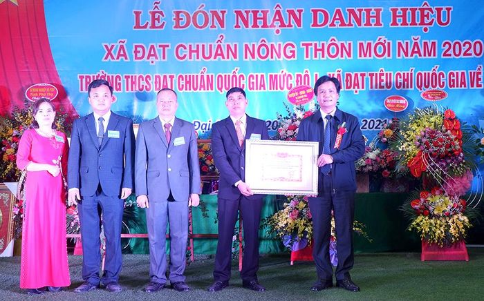 Lãnh đạo xã Đại An đón bằng công nhận xã đạt tiêu chí Quốc gia về Y tế…