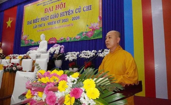 Đại đức Thích Phước Trí thay mặt Ban kiểm soát báo cáo số lượng đại biểu tham dự
