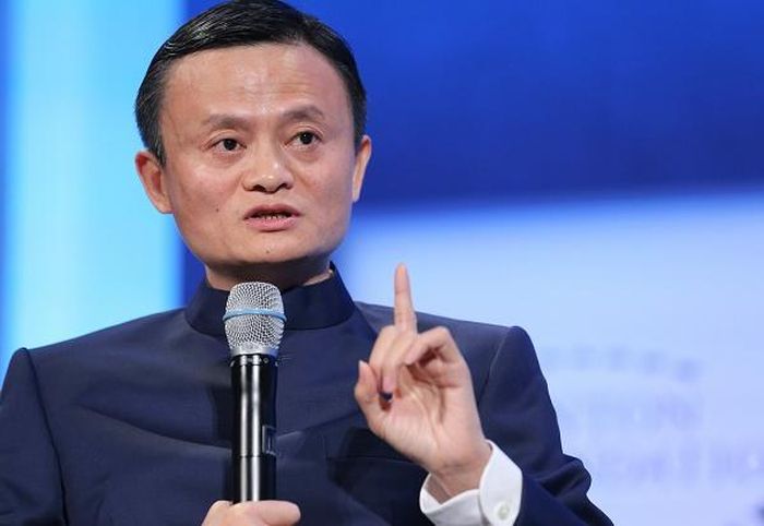 Trên Weibo, mạng xã hội lớn nhất Trung Quốc, thông tin Jack Ma tái xuất lập tức thu hút hàng trăm triệu lượt quan tâm và hàng nghìn lượt bình luận.