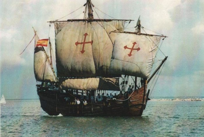 Vào thời cận đại, La bàn trở thành công cụ đáng tin cậy giúp các nhà thám hiểm vượt qua đại dương trên thế giới, khám phá các lục địa mới, khiến châu Âu phát triển vượt bậc nhờ việc khai thác thuộc địa, thúc đẩy cuộc cách mạng công nghiệp sau này.