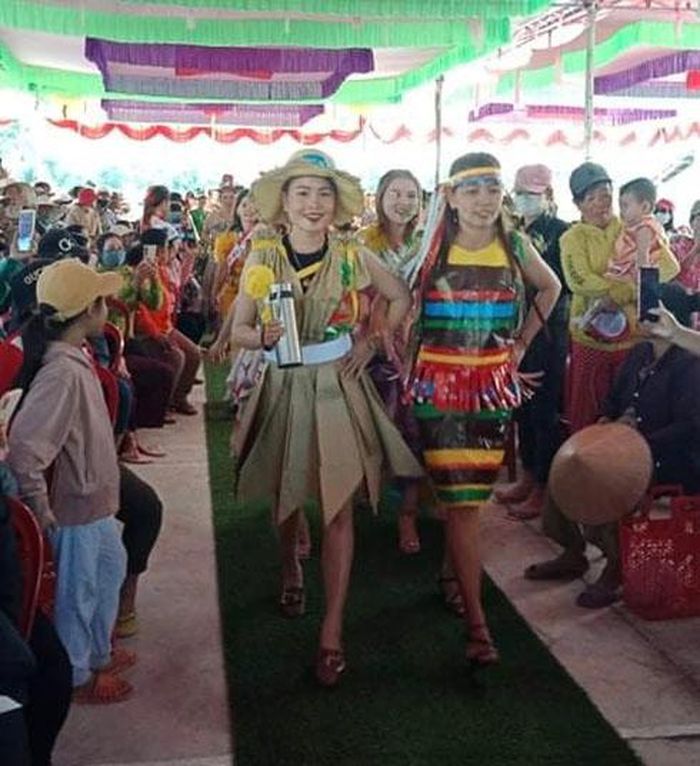 Tiết mục biểu diễn thời trang 