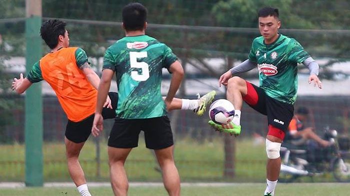 Lee Nguyễn mặc áo số 24 ở TPHCM và có thể ra sân ngay trận đấu tối 24/1 tới. Ảnh: TPHCM