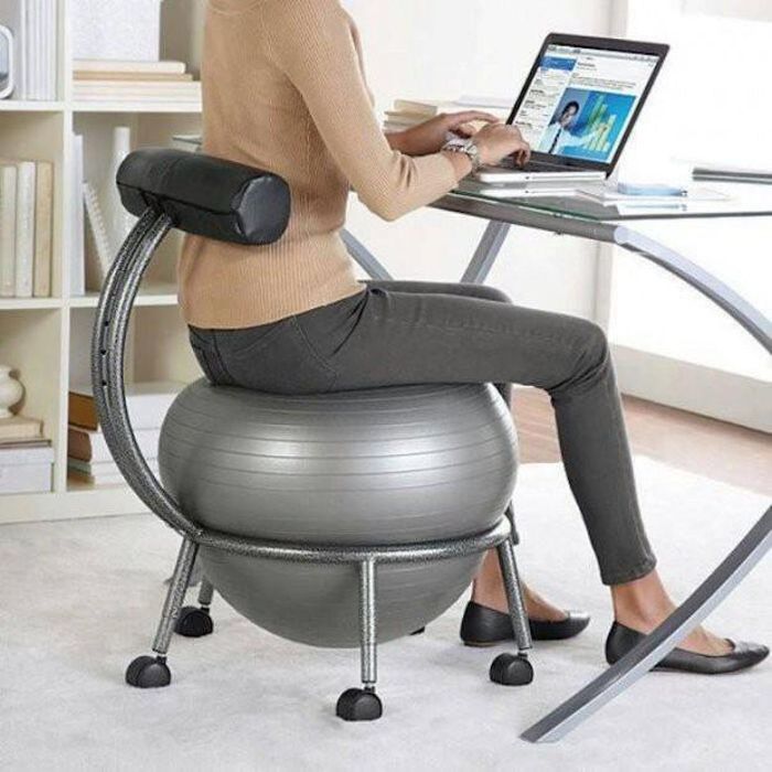 Chiếc ghế vừa ngồi làm việc, vừa tập thể dục sẽ vô cùng hữu ích với những ai phải làm việc lâu trước máy tính.