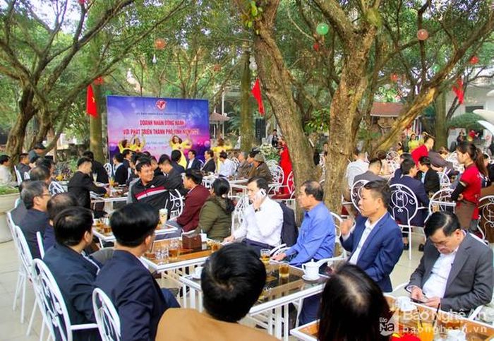 Các doanh nghiệp tham dự cuộc gặp mặt. Ảnh: Q.A