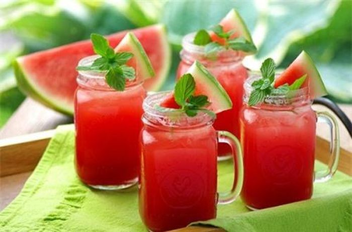 Hãy dùng trái cây thay vì ép chúng thành nước.