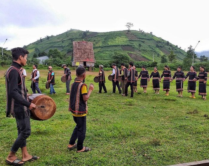 Đội cồng chiêng, xoang của làng Ia Gri mới được thành lập sau khi làng có các hoạt động du lịch. Ảnh: Hoàng Ngọc