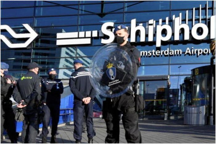 Tse dự kiến sẽ bị trục xuất sau khi ra tòa ở Hà Lan. Vụ bắt giữ diễn ra tại sân bay Schiphol ở Amsterdam.
