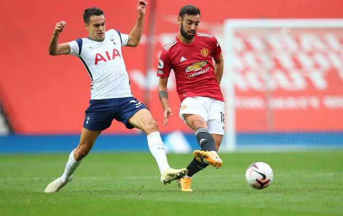  Fernandes làm thay đổi hình ảnh của MU. Tại Premier League mùa 2020/21, tiền vệ người Bồ Đào Nha ghi 11 bàn và có 7 pha kiến tạo. Ảnh: Getty. 
