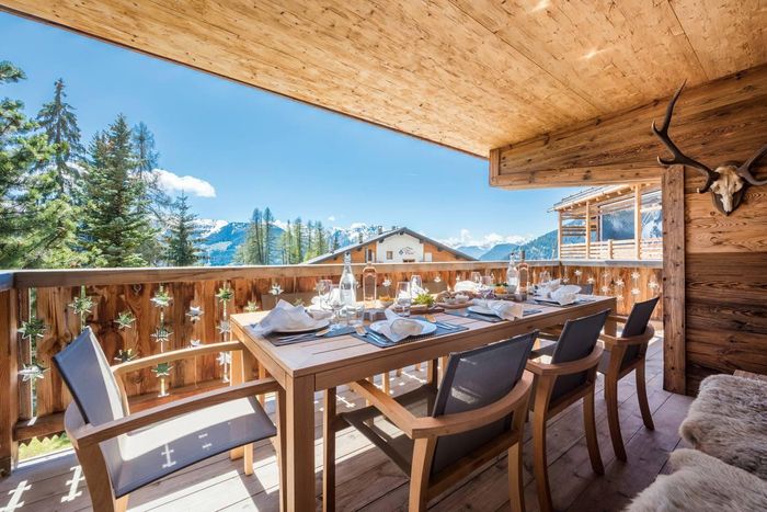 Bên trong một căn biệt thự gỗ ở Ski Verbier Exclusive. Ảnh: Ski Verbier.
