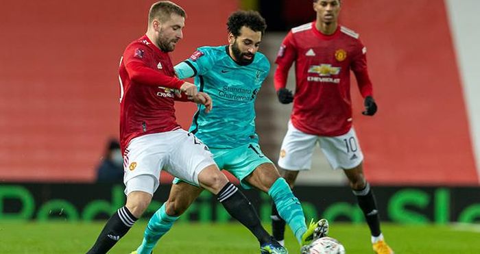 Luke Shaw đã "bỏ túi" Salah ở trận lượt đi Ngoại hạng Anh