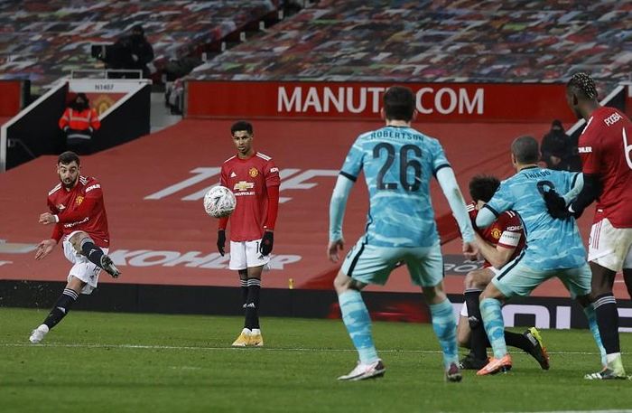 Bruno Fernandes sút phạt ghi bàn thắng quyết định cho M.U