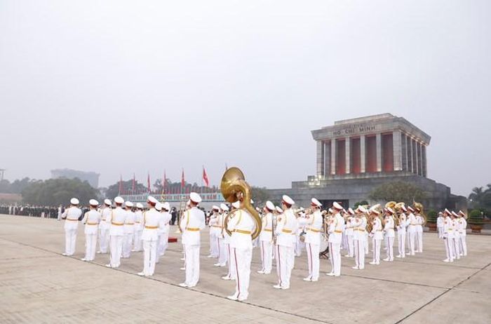 Đội quân nhạc cử hành lễ viếng tại Lăng Chủ tịch Hồ Chí Minh. Ảnh: TTXVN