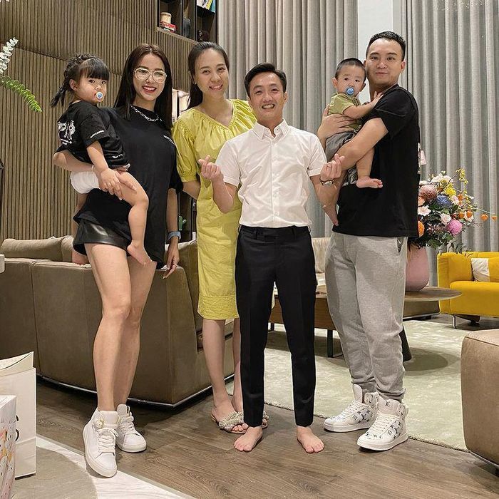 Gia đình Diệp Lâm Anh thường ra ngoài cùng nhau.