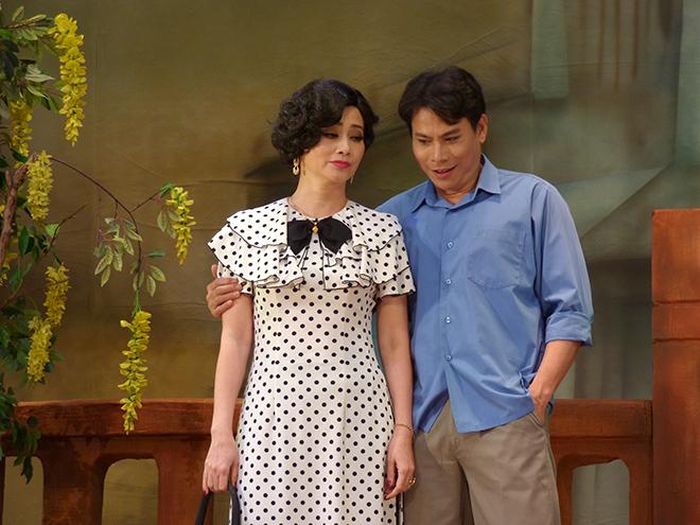 Trí Quang vai Bạch Hải Đường, NSƯT Tuyết Thu vai bà Nhung trong vở diễn.. ẢNH: H.K