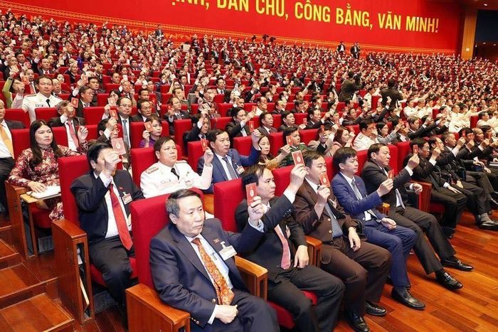 Các đại biểu biểu quyết thông qua quy chế làm việc của Đại hội sáng 25/1