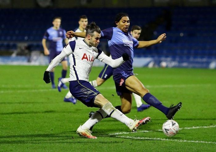 Bale gây ra nhiều khó khăn cho đội chủ nhà