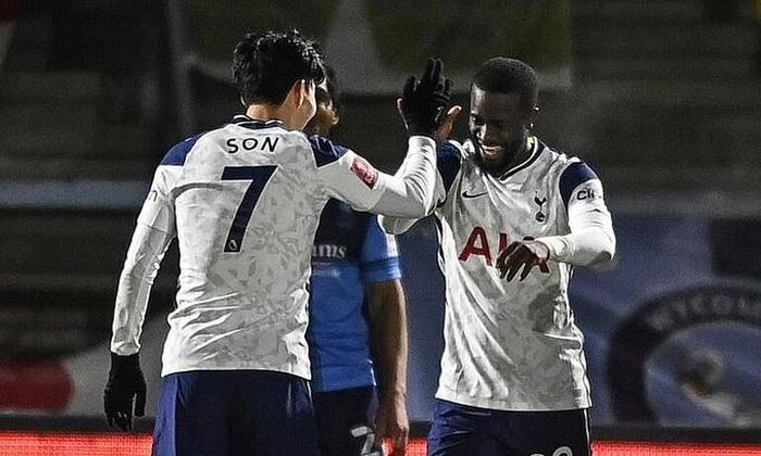 Vào sân trong hiệp hai thay Bale, Son Heung Min kiến tạo để Tanguy Ndombele nâng tỷ số lên 3-1 cho Spurs ở phút 87