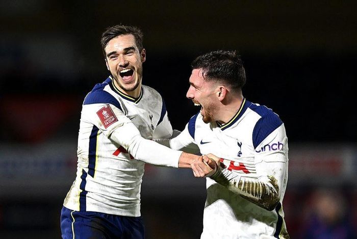 "Gà trống" bùng nổ ở cuối trận và tạo nên màn ngược dòng, vùi dập Wycombe 4-1, để đoạt vé đi tiếp vào vòng 5 FA Cup