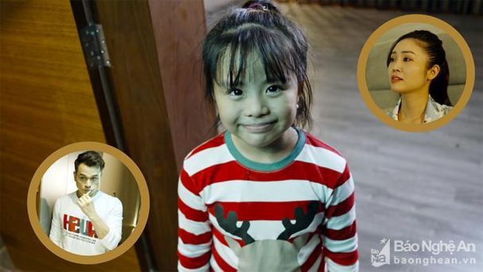 Cô bé mỉm cười trong sự ngỡ ngàng của bố mẹ về hành động của mình. Ảnh: P.V