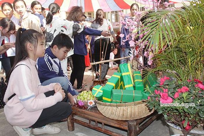 Gian hàng "Hội chợ xuân" tại Ngày hội.