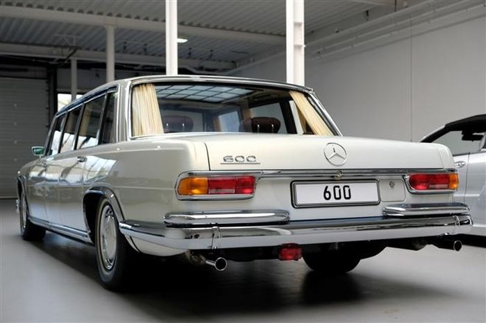 Mercedes-Benz 600 Pullman đời 1975 đang rao bán đã được "trùng tu" toàn diện cả trong lẫn ngoài, kéo dài 7 năm từ 2007-2014.