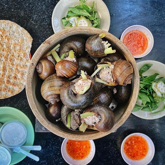 Ốc nhồi thịt ở đây là một trong những món đặc sản nổi tiếng của Đà Lạt. Ảnh: Huy_can_eat, Zenpham.