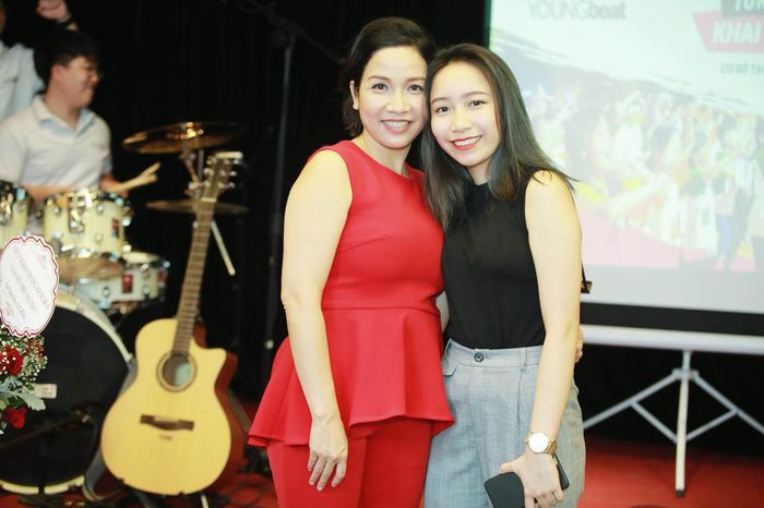 Hai mẹ con có nhiều điểm giống nhau về tài năng cũng như nhan sắc nhưng phong cách lại gần như đối lập.