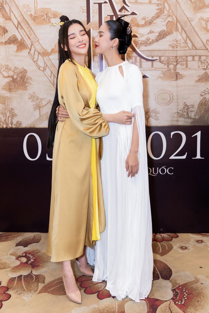 Cao Thái Hà và Trình Mỹ Duyên thân thiết hơn sau khi đóng chung phim.