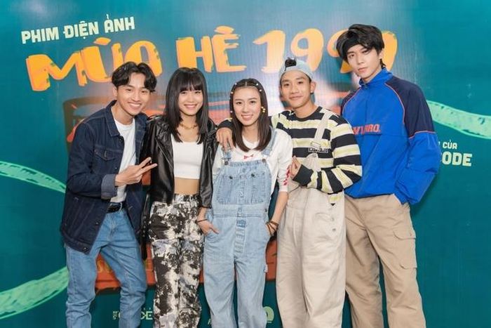 Trịnh Tài, Huỳnh Tuyết Anh, Khánh Linh, Tiến Đức, Soho Hoàng Sơn (từ trái qua) là những diễn viên trẻ 
