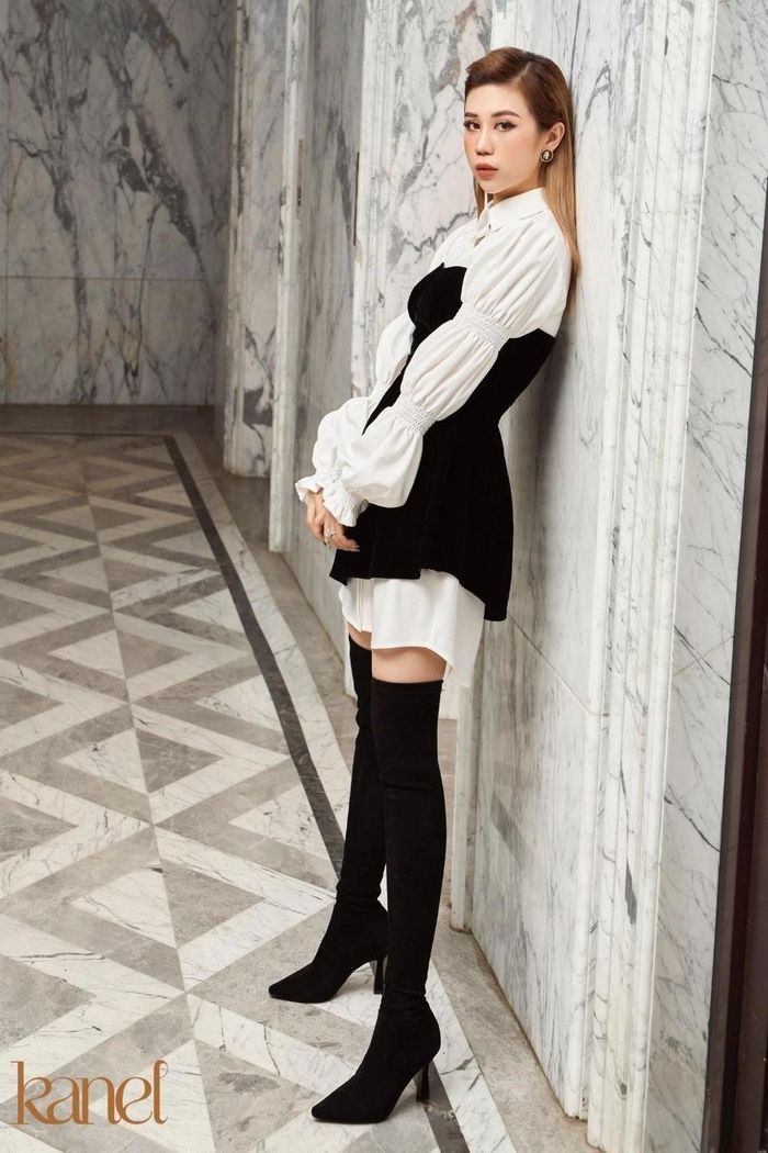 Sự kết hợp phá cách giữa Preppy cổ điển thượng lưu và Gothic u ám tưởng chừng đối lập đi cùng đôi boost hiện đại tạo lên một Fashion Influencer Vân Nhi thần thái cực đỉnh - Một sản phẩm thiết kế từ thương hiệu KANEL. Ảnh: Facebook nhân vật