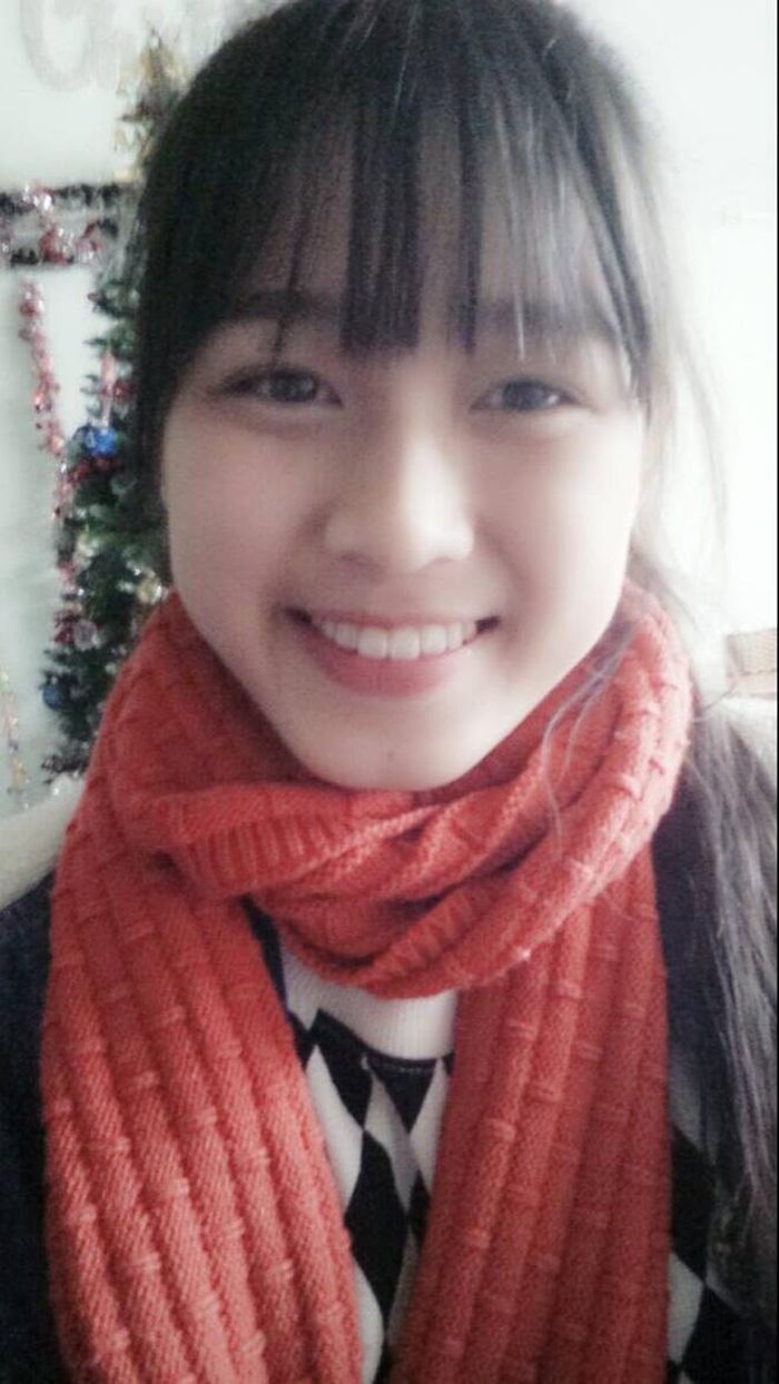 Nhiều người cho rằng gương mặt Đỗ Thị Hà chưa hẳn là đẹp xuất sắc, nhưng làn da không tì vết giúp nhan sắc của cô "thăng hạng" rõ rệt. Trước khi trở thành hoa hậu, mỹ nhân xứ Thanh cũng thường đăng ảnh mặt mộc, hoặc trang điểm nhẹ.