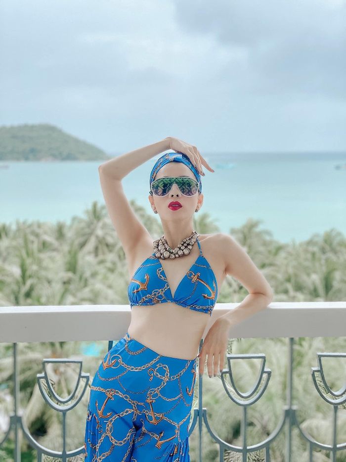 Hậu ly hôn, Lệ Quyên ngày càng thăng hạng nhan sắc, khó mà nhận ra cô đã bước sang độ tuổi U40. Nữ ca sĩ không ngại khoe những hình ảnh thả dáng đầy quyến rũ lên mạng xã hội.